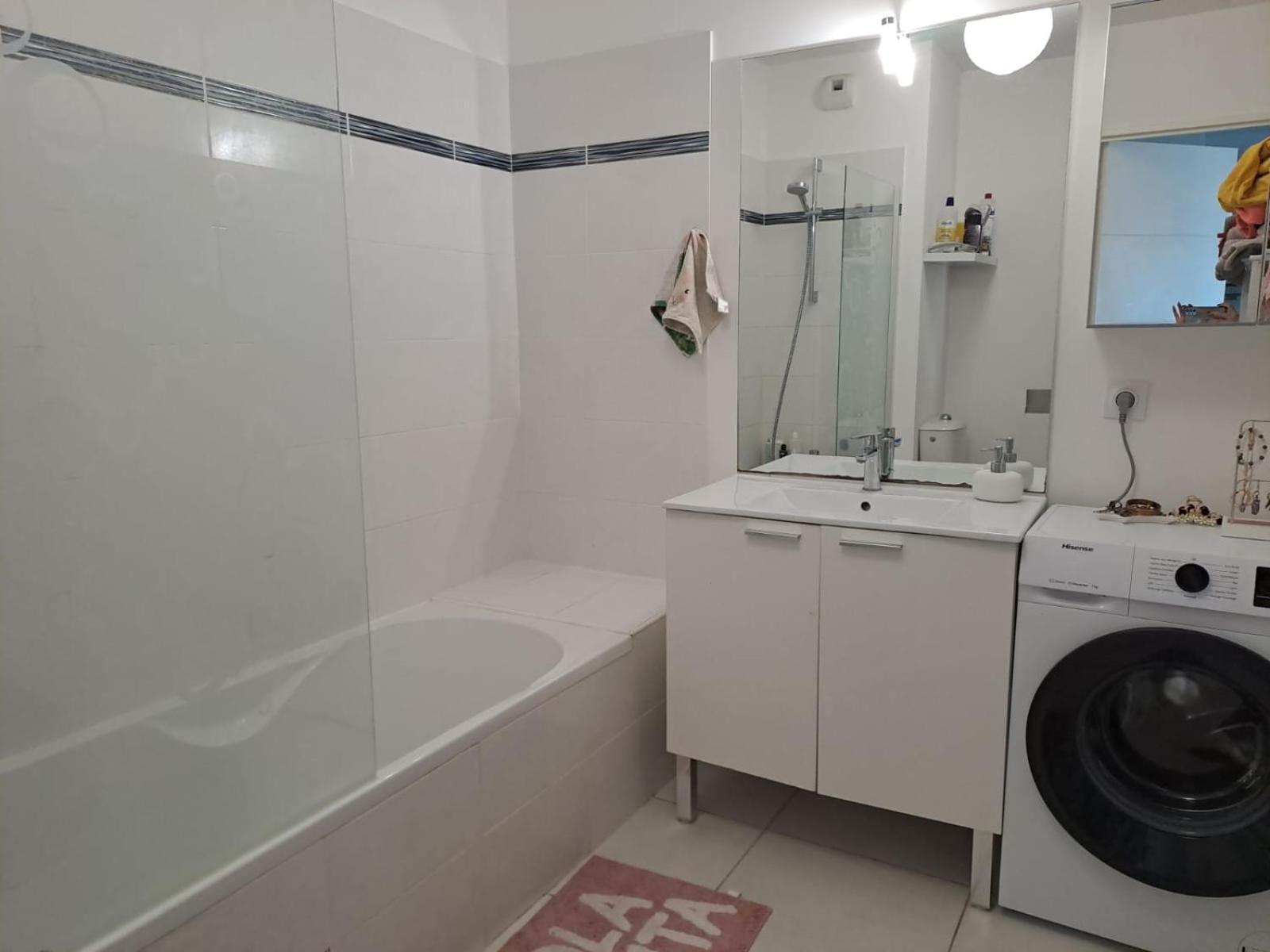 Appartement T2 Avec Terrasse, 5 Min De La Plage Frejus Bagian luar foto