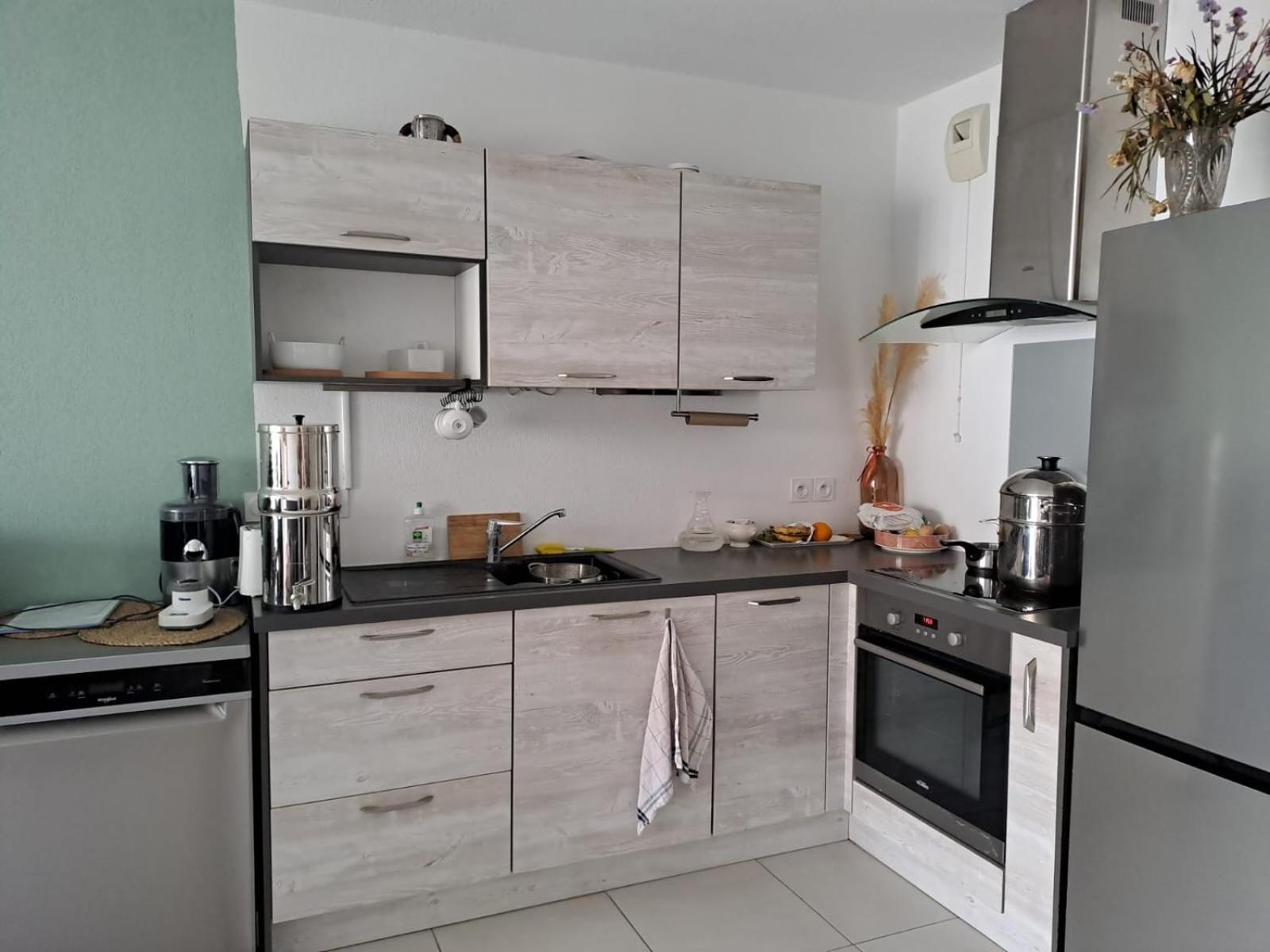 Appartement T2 Avec Terrasse, 5 Min De La Plage Frejus Bagian luar foto